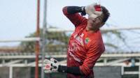 Kompetisi Ditunda, Kiper Senior Persib Akui Konsentrasinya Terganggu